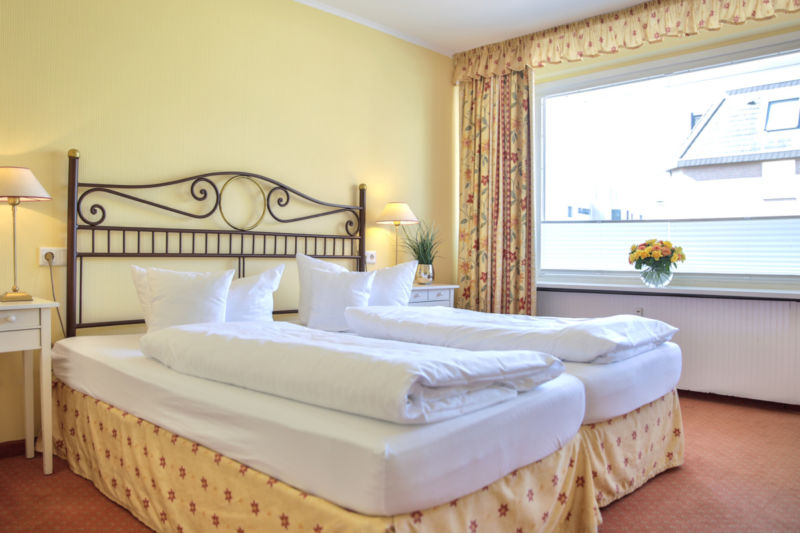 Ausschlafen: Ihr Bett im Hotel Dünenburg auf Sylt
